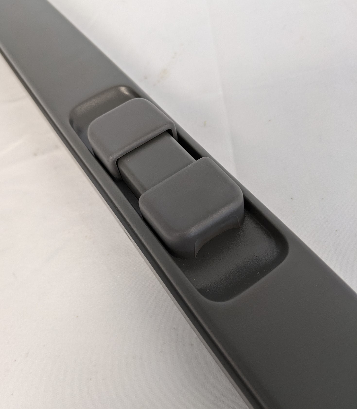Freightliner 21.75 Inch Latch Vertical Pinch - A18-30526-002