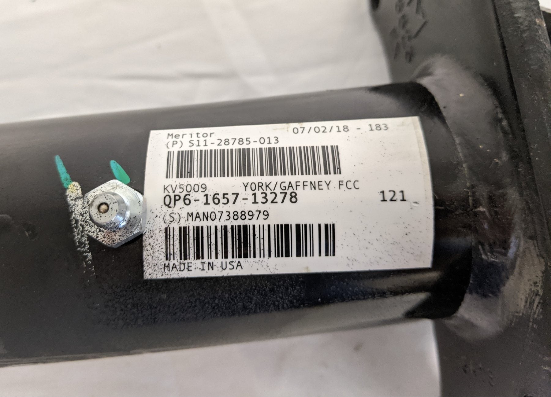 Meritor Brake Camshaft P/N 2210Z7670 & Housing P/N J94 3299Q6257