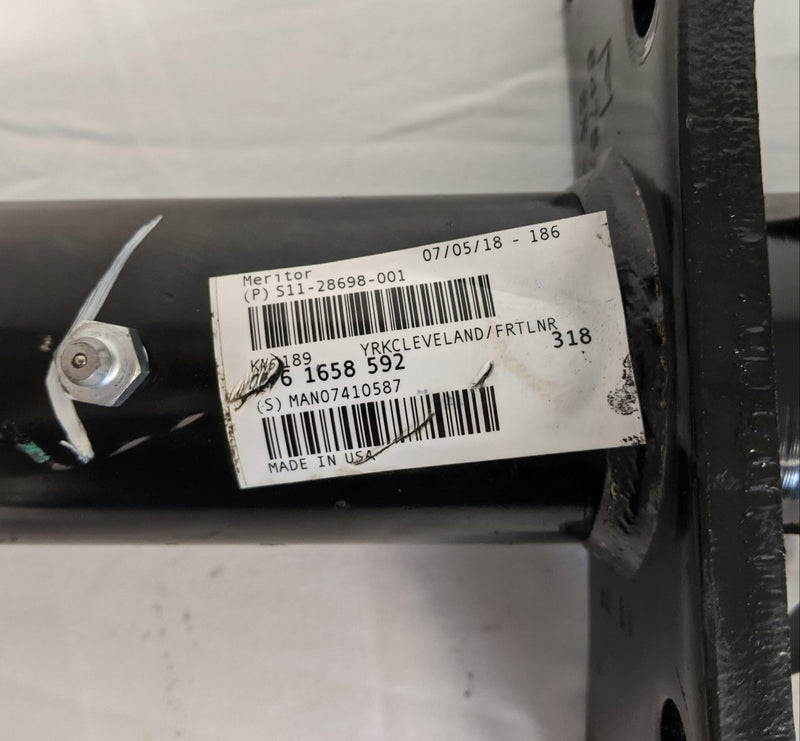 Meritor Brake Camshaft P/N 2210H7678 & Housing P/N Q51 3299Q6257 