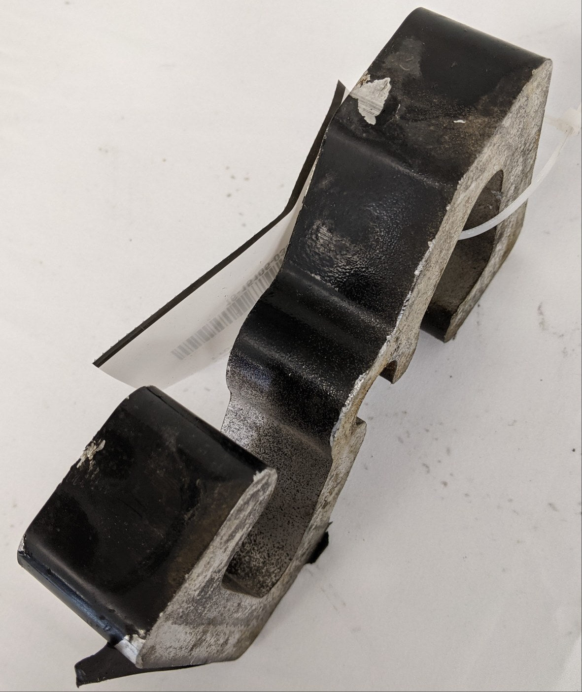 Used Freightliner 6.5" x 4" x 1.4" Front Axle Spring Spacer - P/N 16-15105-035 (9656741691708)