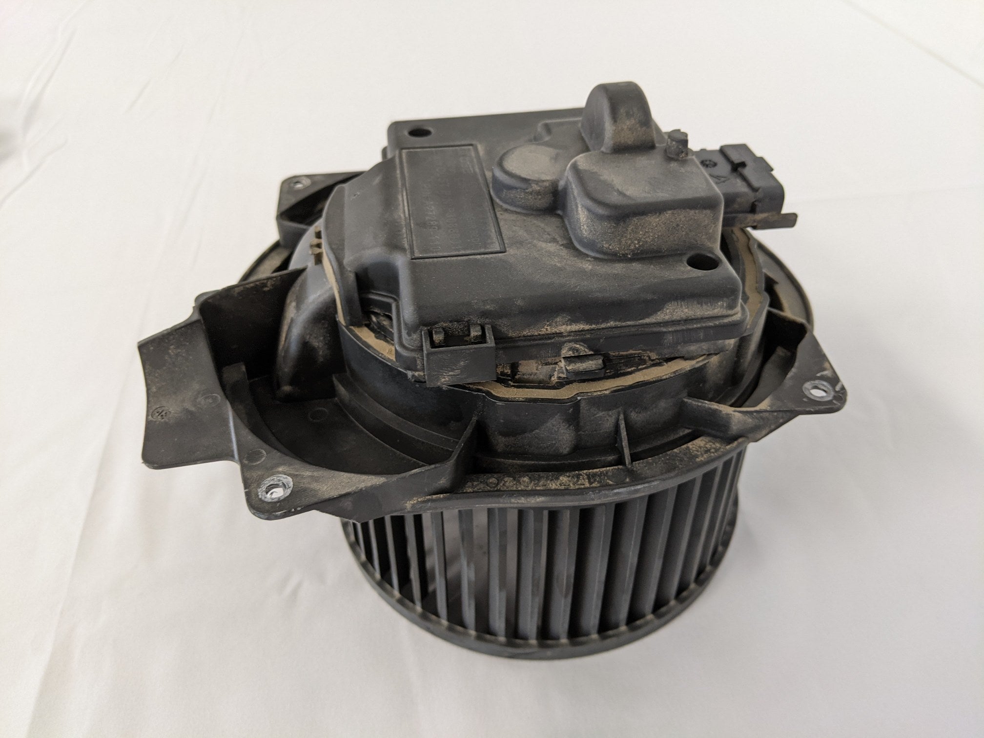 Used Freightliner Columbia BEHR HVAC Brushless Blower Motor  - P/N P3086001 (9651662389564)