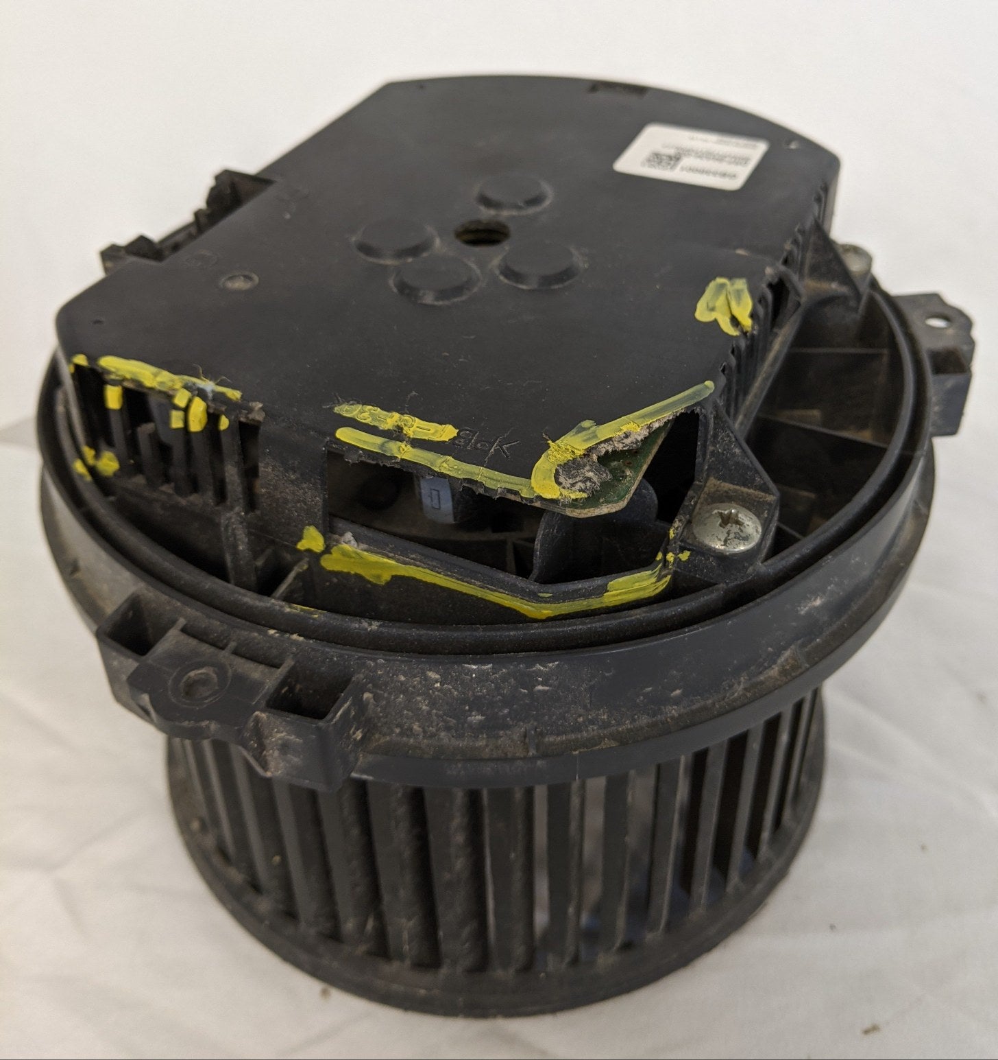 Damaged Freightliner M2 Cascadia HVAC Brushless Blower Motor - P/N GB338001 (9656616059196)