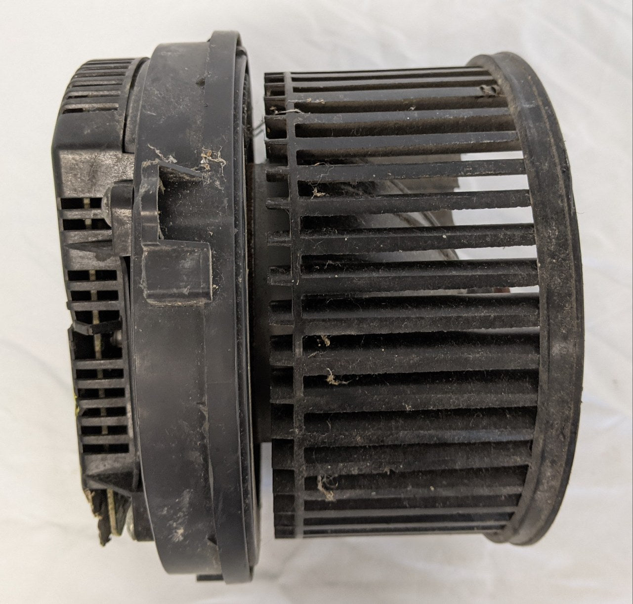 Damaged Freightliner M2 Cascadia HVAC Brushless Blower Motor - P/N GB338001 (9656616059196)