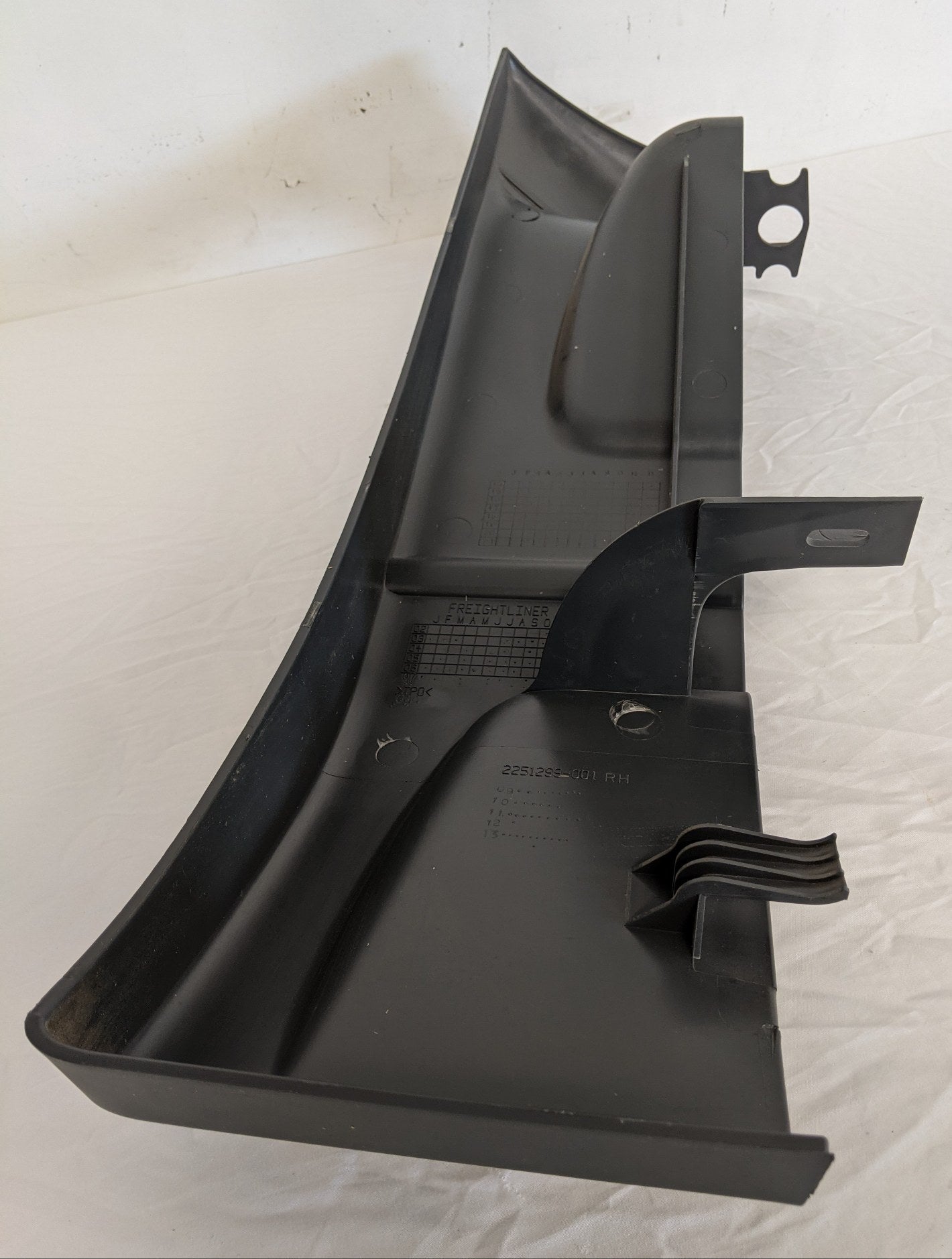 Freightliner RH Chassis Fairing End Cap - P/N: 22-51299-001