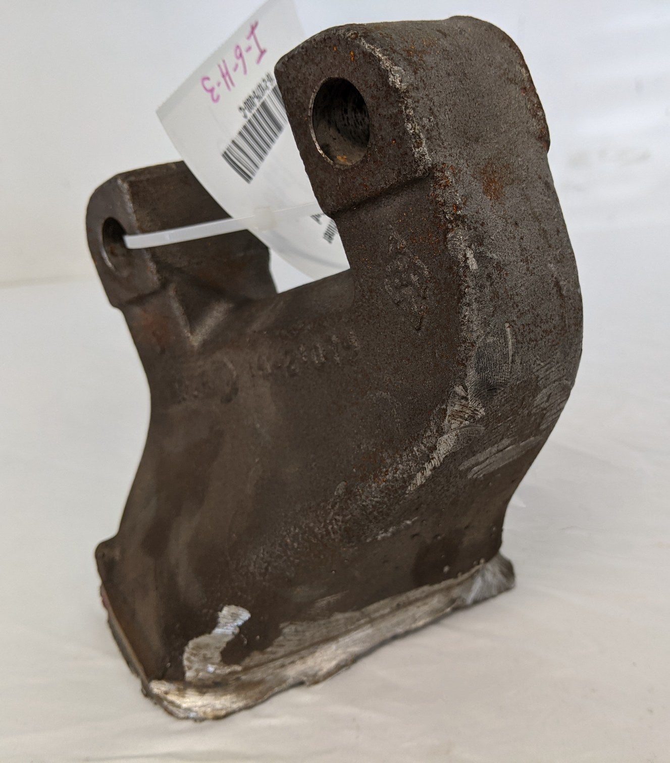 Used Freightliner LH Airliner 14X Lateral Control Rod Bracket - P/N 16-21075-000 (9660259959100)