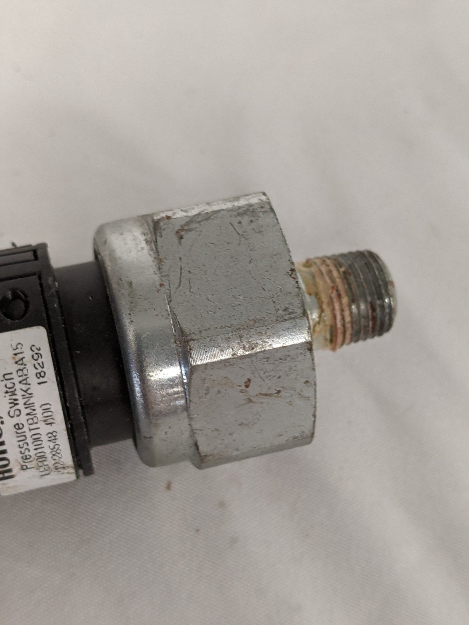 Used Honeywell Park Pressure Switch/Sensor - P/N   12-28548-000 (4401556488278)