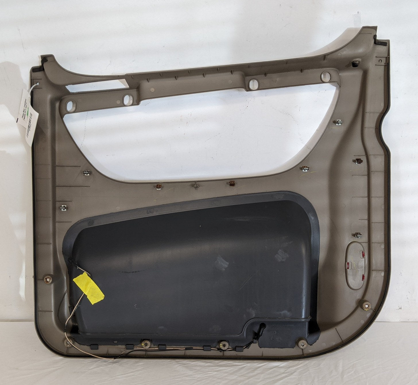 *Heavy Wear* Freightliner Cascadia P3 LH Door Panel- P/N A18-58477-004, 16915385 (9673733374268)