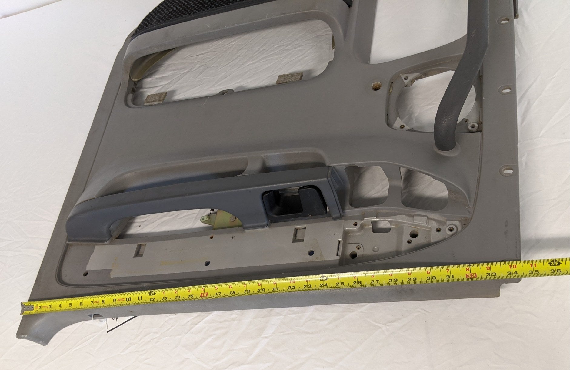Damaged Freightliner Columbia RH Gray Inner Door Panel P N 18 33891 000