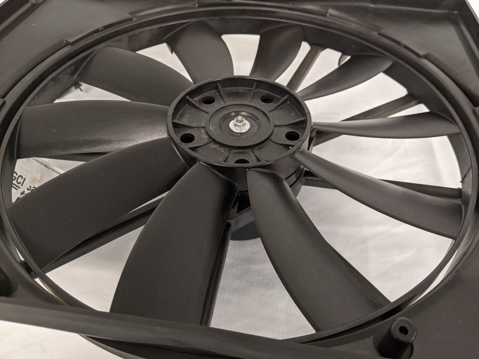 Damaged Freightliner Cascadia P3 AC Condenser Fan w/ Shroud - P/N BSM 1000175537 (9680703095100)