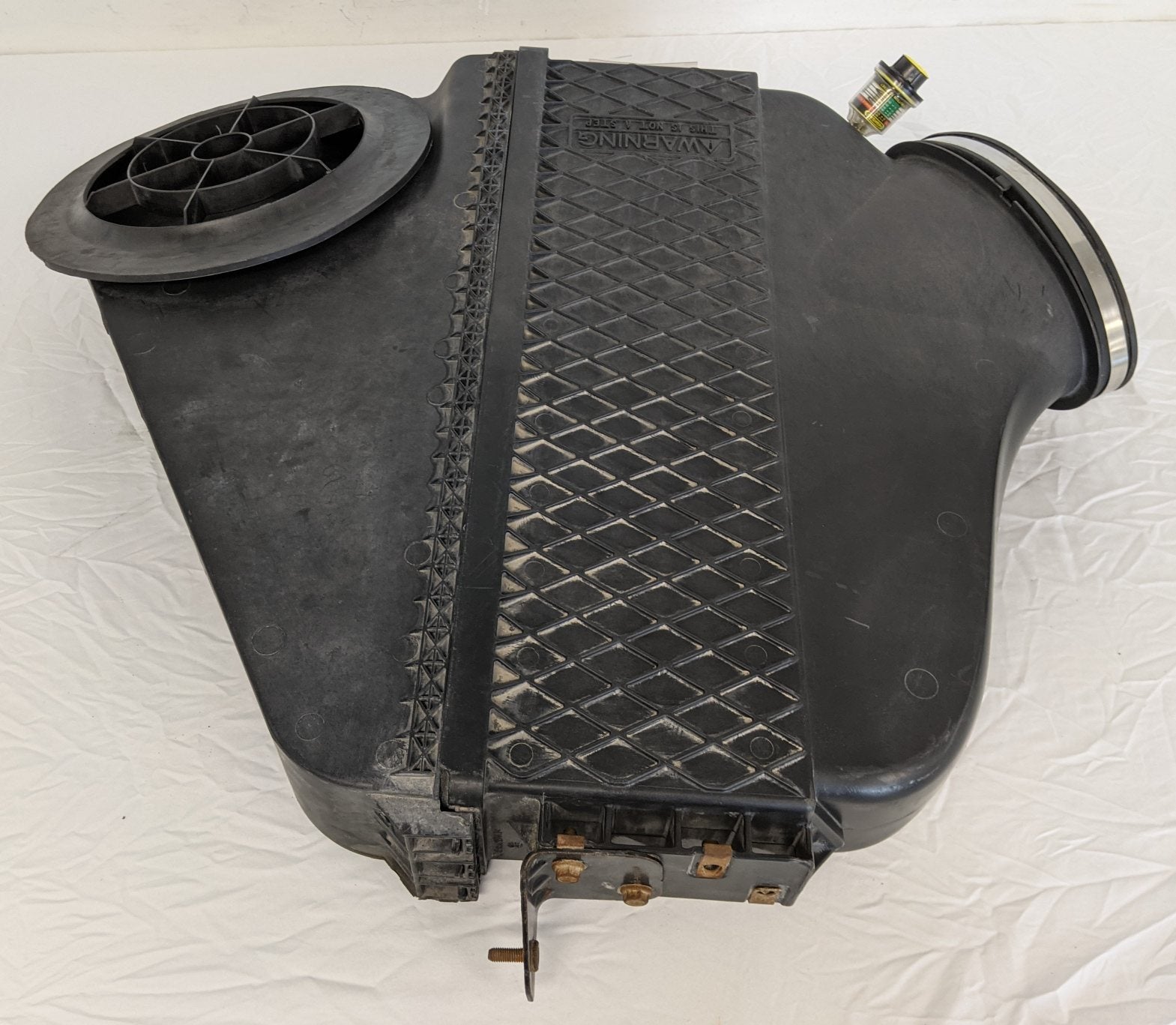 Used Freightliner Cascadia P3 Engine Air Cleaner w/ Filter - P/N  03-33648-003 (9702689341756)