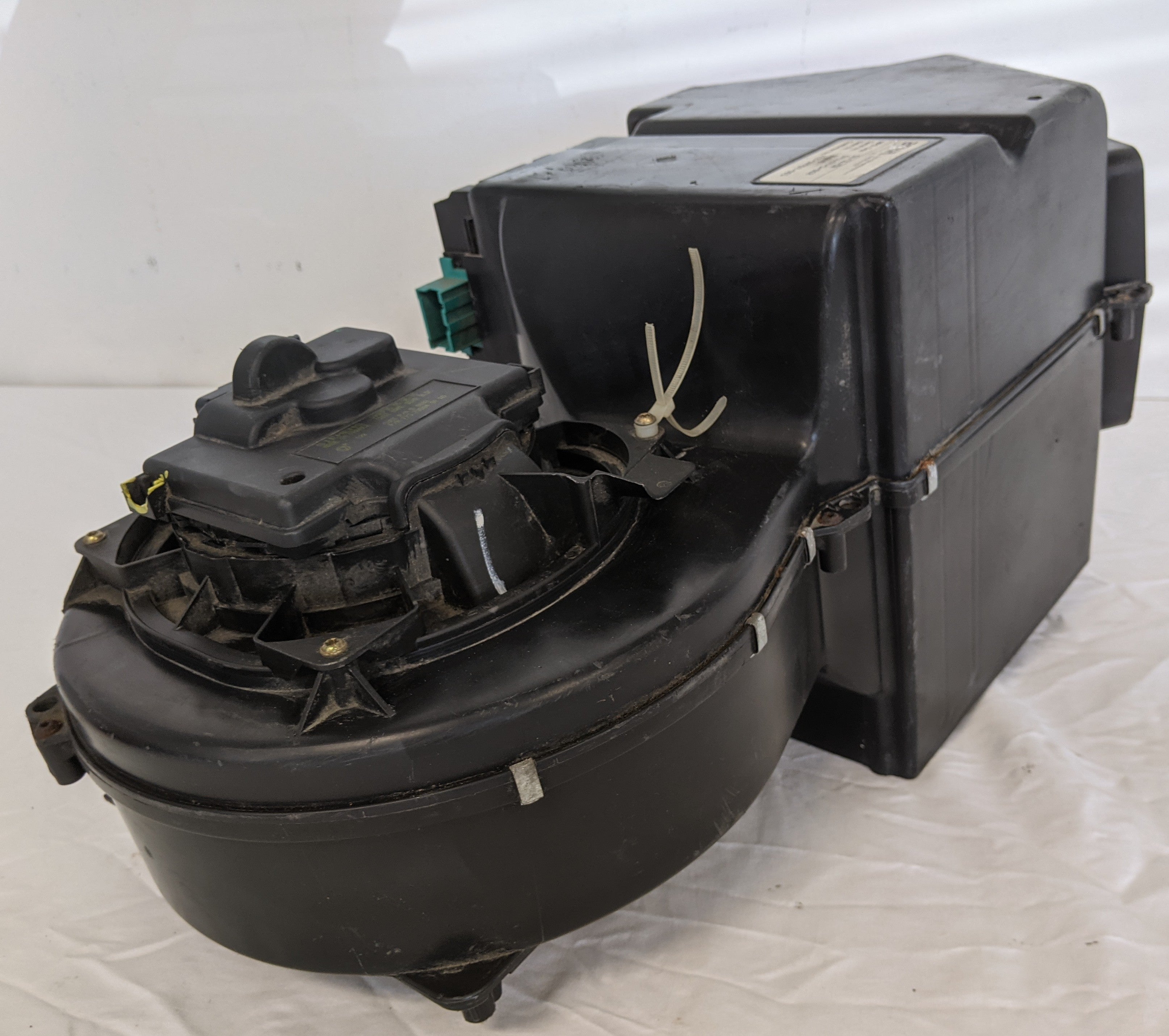 Damaged Freightliner Columbia Bunk HVAC - P/N A22-54707-001