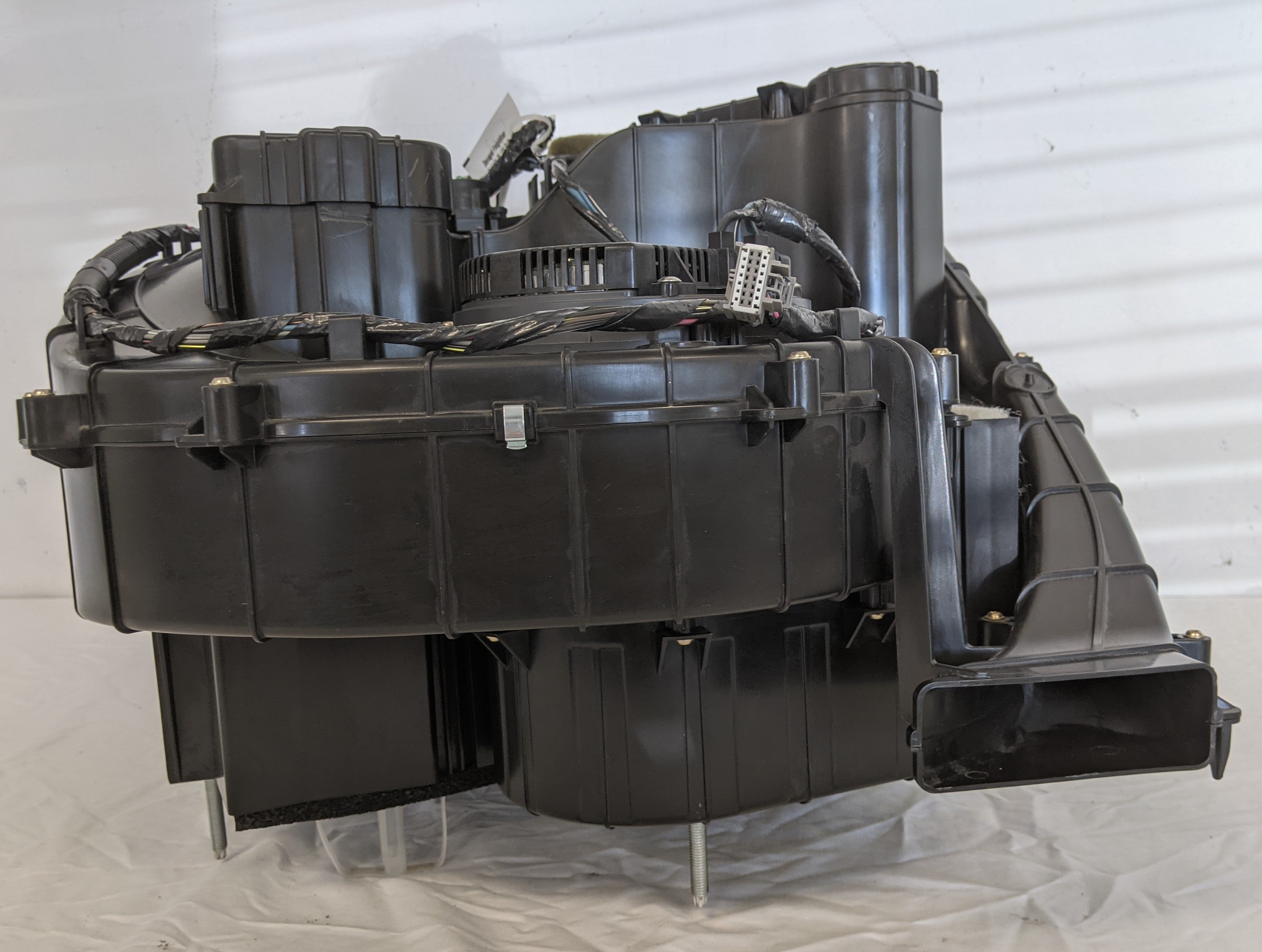 Damaged Freightliner Self Powered Bunk HVAC - A22-73669-000