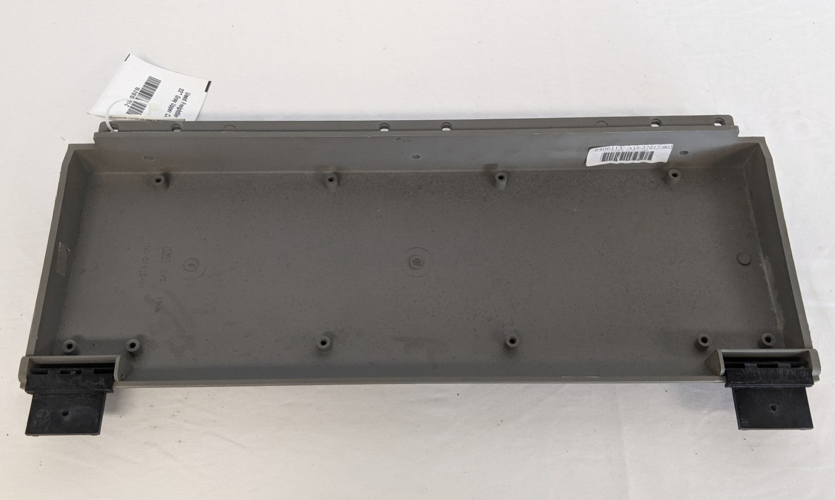 Used Freightliner Columbia 22" Gray Upper Cabinet Door - P/N 18-31610-001 (9727903891772)