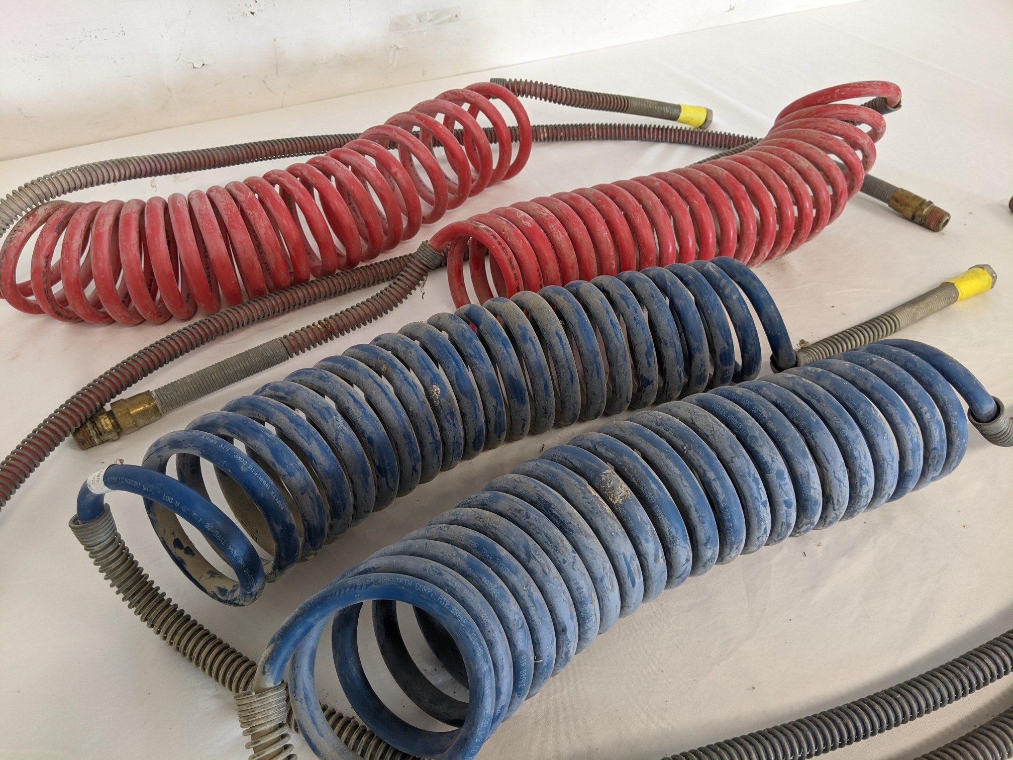 *Lot of 2 Sets* Parker 15 Ft Red & Blue Coiled Trailer Hoses - P/N A12-15880-001 (9746291917116)