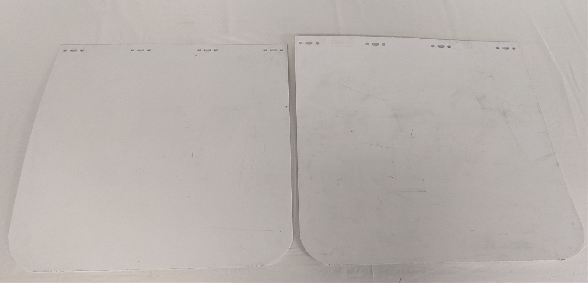 *Lot of 2* Western Star RH/LH Front 24" White Mud Flap w/ Logo - P/N WWS 9044349 (9770431906108)