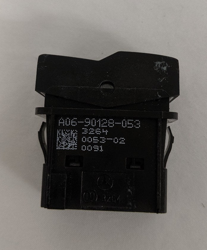 Freightliner Multiplex MSF Momentary DIFF Lock Rocker Switch - P/N A06-90128-053 (9777972937020)