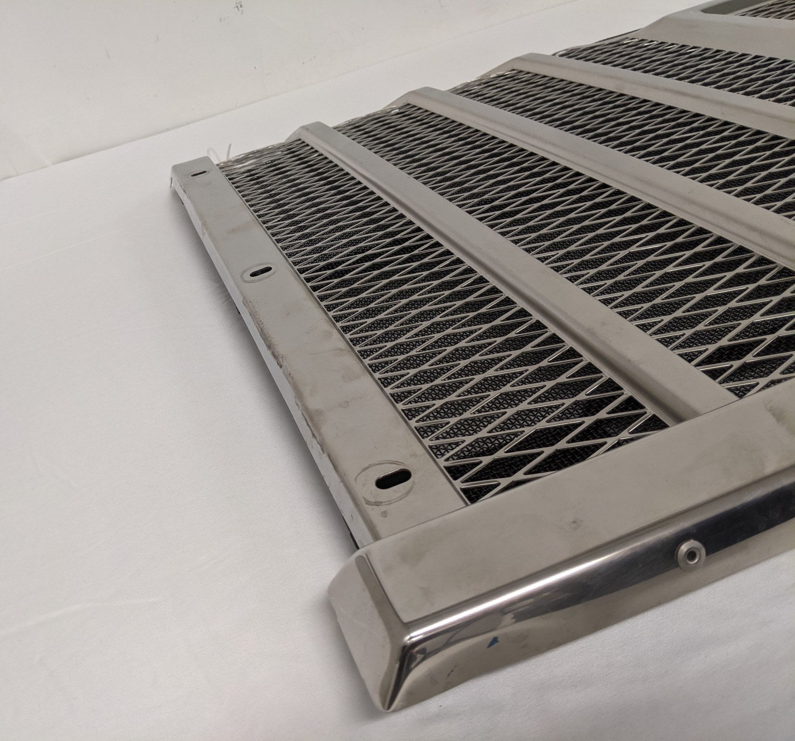 Western Star 47X, 49X Radiator Mounted Grille - P/N  A17-22061-000 (6781492953174)