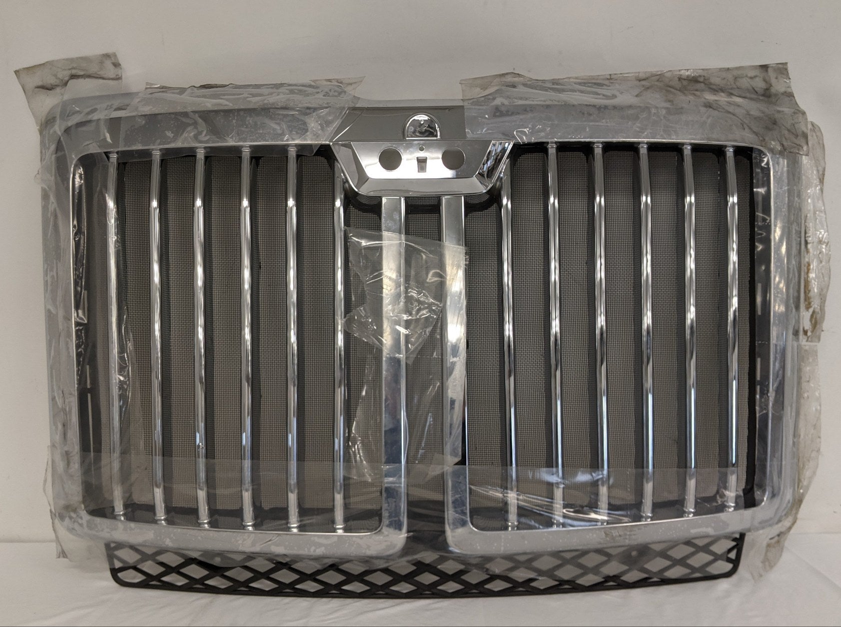 *Blemished* Western Star 57X Chrome Hood Mounted Grille - P/N A17-21726-000 (9479962689852)