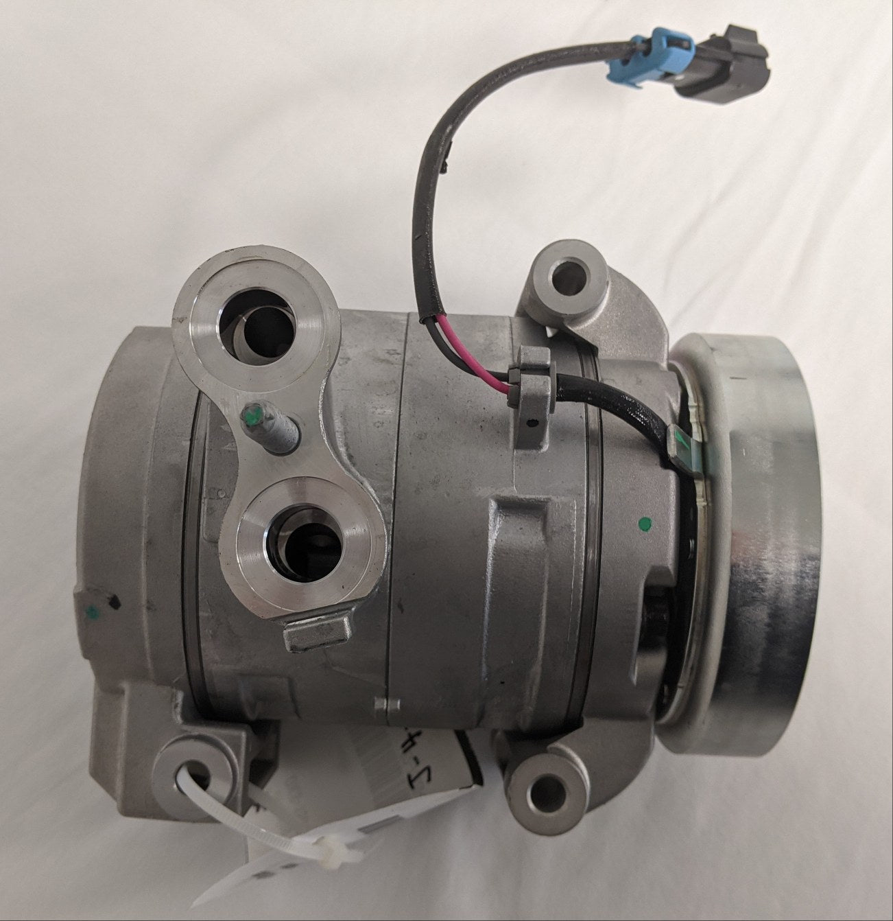 *Missing Pulley* Freightliner DKS-15DT A/C Compressor Only - P/N  22-75520-000 (9814076260668)