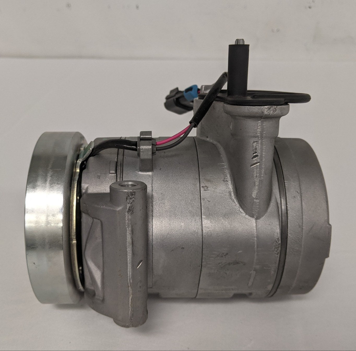 *Missing Pulley* Freightliner DKS-15DT A/C Compressor Only - P/N  22-75520-000 (9814076260668)