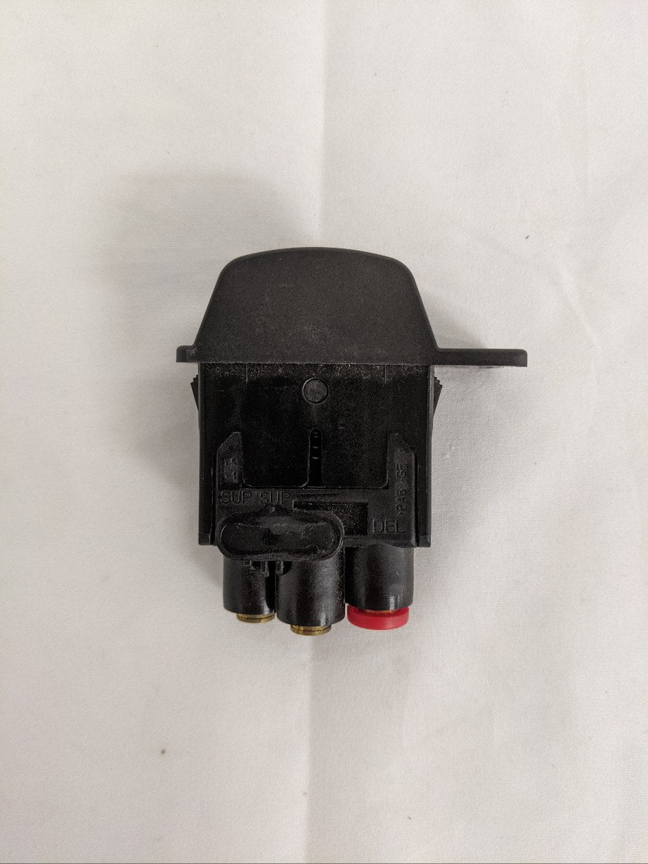 Freightliner Differential Wheel Lock Toggle Control Valve - P/N GTD 3270 11 (9849310740796)