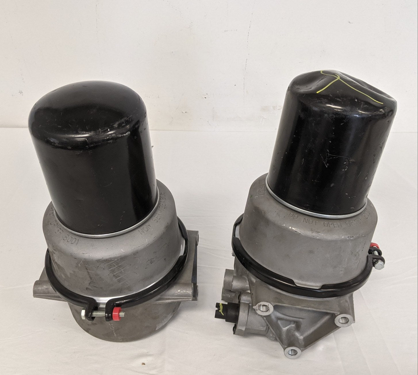 *Parts Only* *Lot of 2* Wabco No OC Air Dryer w/ Drain - P/N WAB 432 480 144 0 (9858114814268)