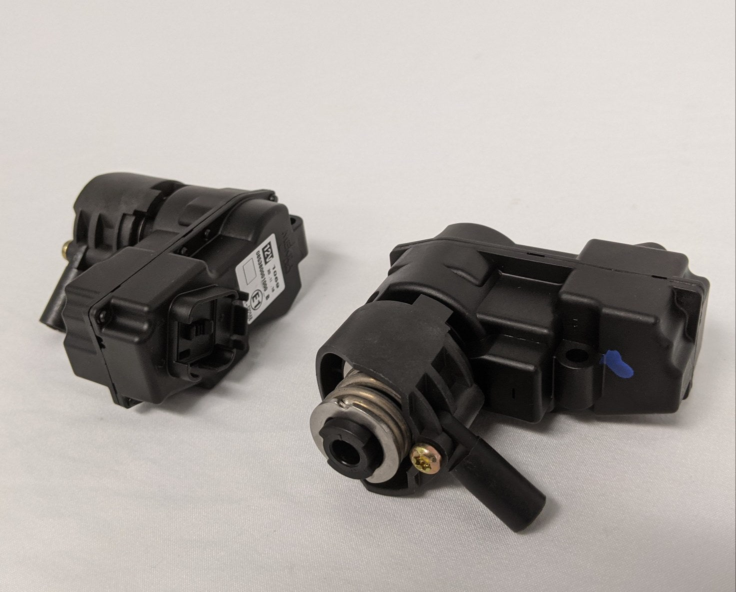 New *Lot of 2* Direct Connect Actuators -  P/N MEK 614140005 (9879099244860)