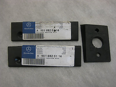 Mercedes-Benz Turn Signal Seal & (2) Brackets P/Ns  901 822 01 14, 680 822 01 25 (4023549591638)