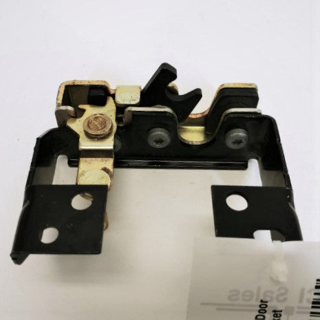 Eberhard Baggage/Access Door Latch W/Mounting Bracket P/N: A22-61731-001 (4522097377366)