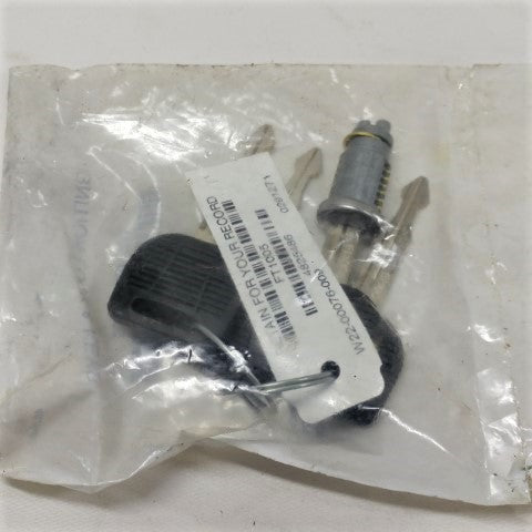 Freightliner Lockset, 4 Keys For M2 & P3 - P/N: W22-00076-009 (5018409402454)