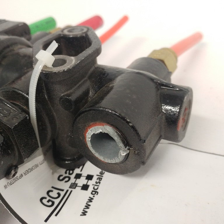 Damaged Bendix Tractor Protection Control Valve - P/N: 109792 (6615362764886)