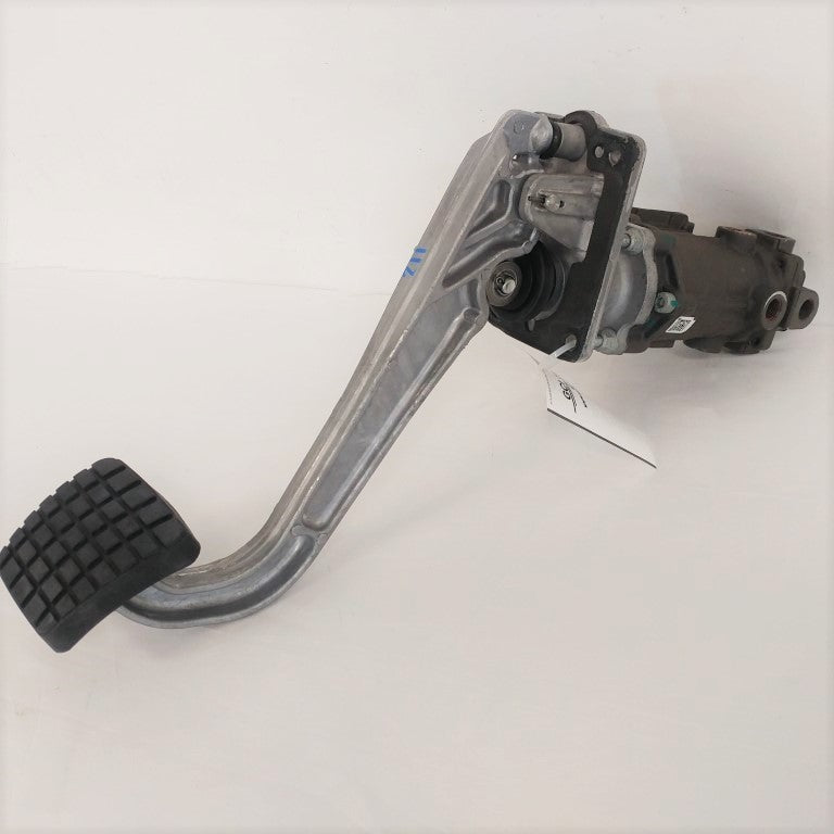 *For Parts* Freightliner P3 Valve Brake Pedal - Missing Some Bolts - P/N  961 899 211 0 (6720115933270)