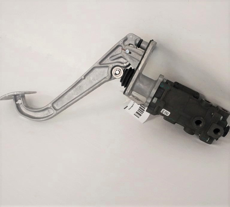 Damaged Freightliner P3 Valve Brake Pedal - P/N  961 899 211 0, 12-20222-000 (4770707308630)