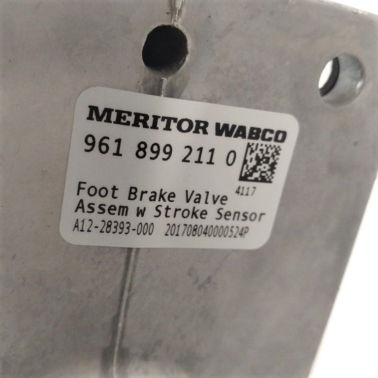 Damaged Freightliner P3 Valve Brake Pedal - P/N  961 899 211 0, 12-20222-000 (4770707308630)