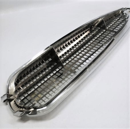 Damaged Freightliner M2 112IN Intake Grille, Chrome P/N  17-14836-004 (4585257042006)