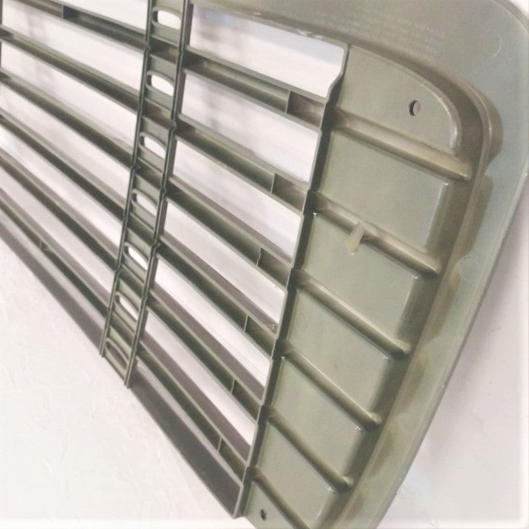 Used Freightliner M2 Highway Hunter Green Grille  - P/N: 17 14787 000, 17-14627-000 (6750586929238)