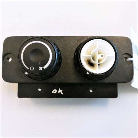 Freightliner Temperature Control--Missing Knob Guide--A22-73672-000 (4758276374614)