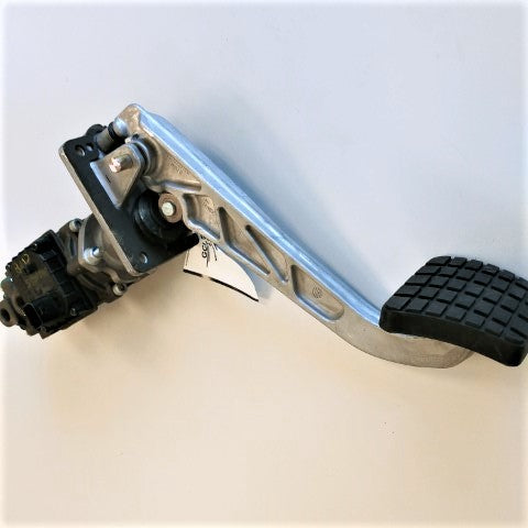 Damaged Freightliner P3 Valve Brake Pedal - P/N  961 899 211 0, 12-20222-000 (4770707308630)