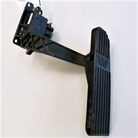 Damaged Western Star Accelerator Pedal - P/N  A01-33220-000, 01-34090-000 (4771235496022)