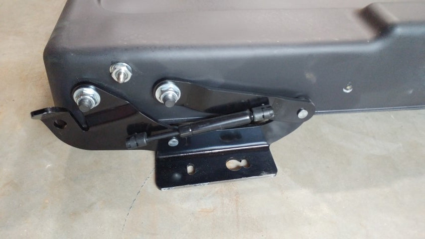 Freightliner Upper Bunk W/Restraint - 38N, Some Damage - PN: A18-71037-003 (3965117300822)