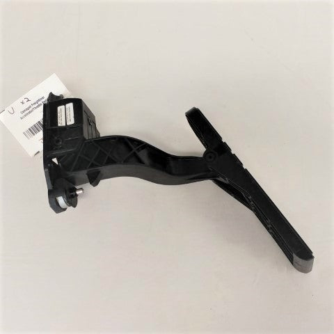 Damaged Freightliner Accelerator/Throttle Pedal - P/N  A01-33821-001 (4127090278486)