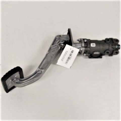 Missing Connector Meritor Stoke, Valve Foot Brake Assy - P/N: A12-28393-000 (6615601741910)