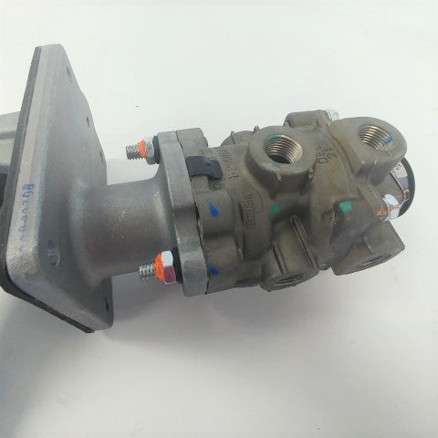 Freightliner Brake Pedal Valve--5006808 and Brake Pedal Assembly--A12-17438-006 (4041056026710)