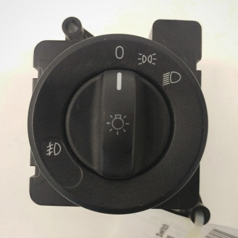 Freightliner Cascadia Headlamp Switch P/N: A06-58685-000 (4175552184406)
