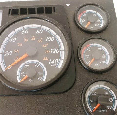 Damaged Freightliner Cascadia P3 Instrument Cluster--Metric--P/N  A06-94186-040 (4187459125334)