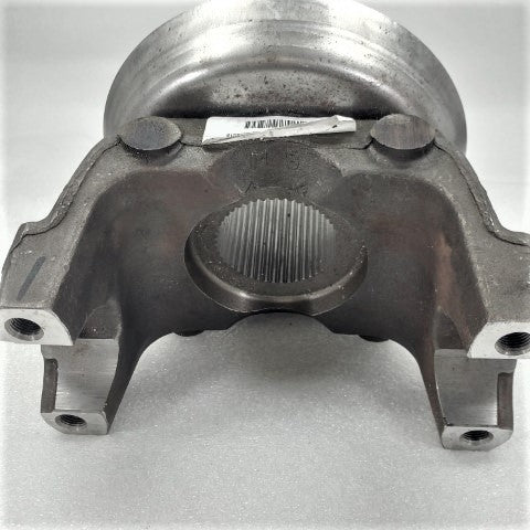 Freightliner 1810 Half End Yoke - P/N: WWS 18TYS38-8A (4947976847446)