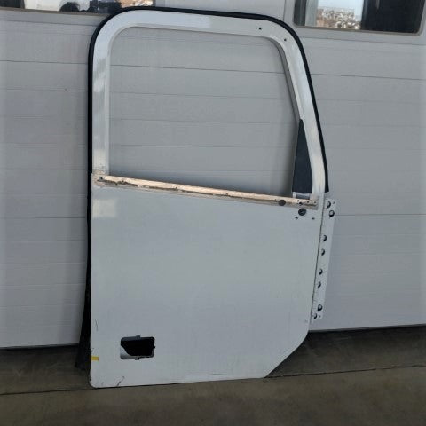 Freightliner Columbia RH Passenger Side Door P/N: 18-62374-040 (4950936748118)
