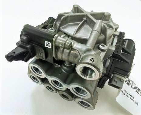 Damaged Wabco 7-Port Tractor ABS Valve - P/N: 9760001070 (4366799110230)