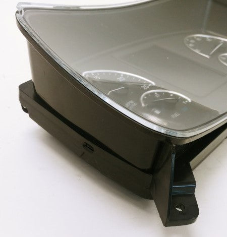 Damaged Freightliner 6-Gauge Instrument Cluster-km/h - P/N: A22-75412-010, 110 (4378350026838)