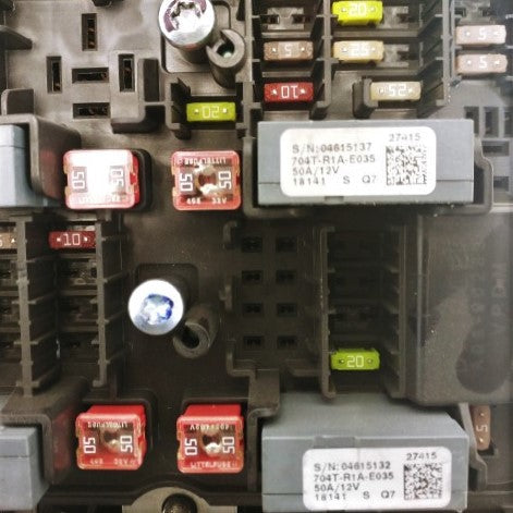 Freightliner Power Distribution Module VPDM Fuse Panel P/N: A06-90283-000 (4427912052822)